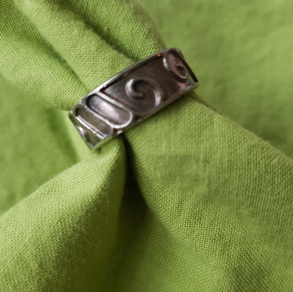 Silver Womens Ring - Modern Band - Picture 2 of 6